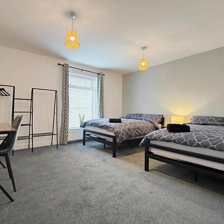 Stott House - Bright Spacious Townhouse 15 Minutes To Central Manchester With Free Parking Villa Eksteriør bilde