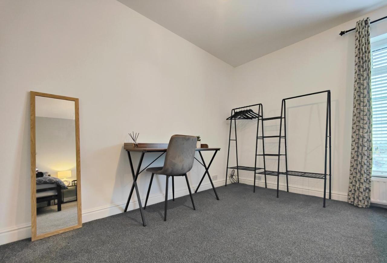Stott House - Bright Spacious Townhouse 15 Minutes To Central Manchester With Free Parking Villa Eksteriør bilde
