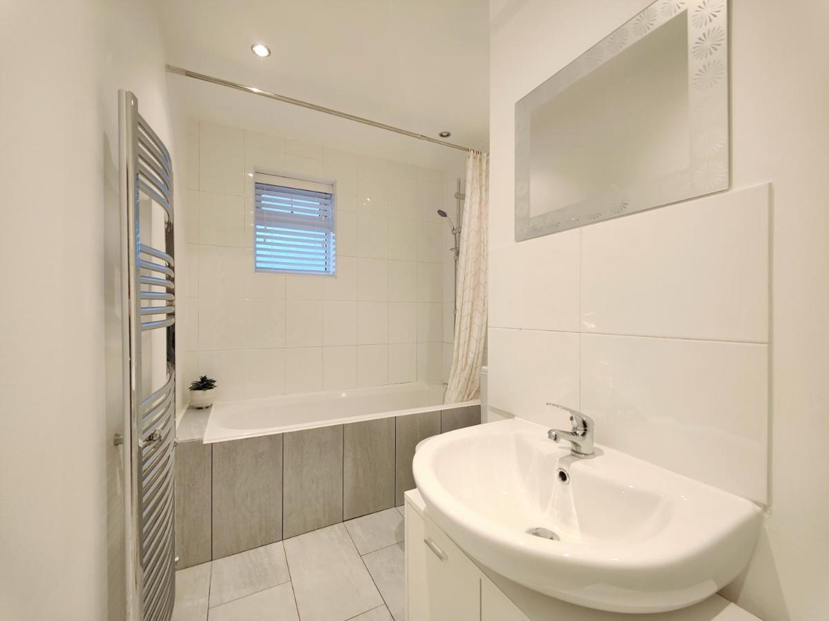 Stott House - Bright Spacious Townhouse 15 Minutes To Central Manchester With Free Parking Villa Eksteriør bilde